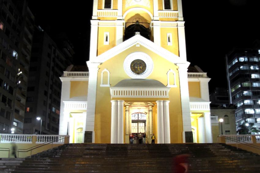 Catedral metropolitana de Florianopolis - Foto: Luis Flavio Loureiro dos Santos (Licença-cc-by-sa-3.0)