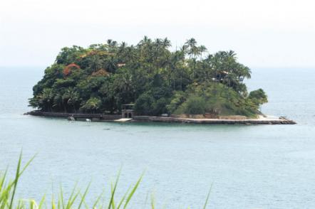 Ilha das Cabras (local privilegiado para os amantes do mergulho profissional e amador) - Foto: Miguel Schincariol