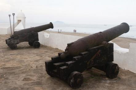 Forte de São Pedro (primeiro monumento de arquitetura militar do Brasil construído em 1532 - Foto: Miguel Schincariol