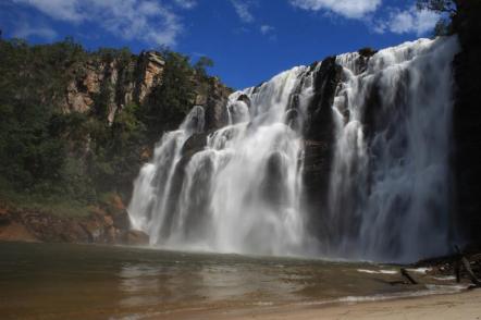 Salto em Cachoeira de Corumbá - Foto: Silvio Quirino - Goiás Turismo