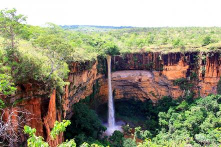 Uma das cachoeiras da Chapada - foto: Rafael Soares (Licença-cc-by-sa-3.0)