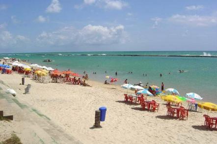 Banhistas curtindo a praia - Foto: (Licença-Dominio publico)