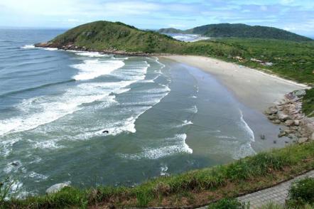 Praias da Ilha do Mel - Foto: Deyvid Setti (Licença-cc-by-sa-3.0)