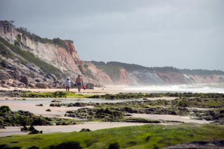 Falésias da Praia do Tororão - Foto: João Ramos - Bahiatursa (Licença-cc-by-sa-3.0)