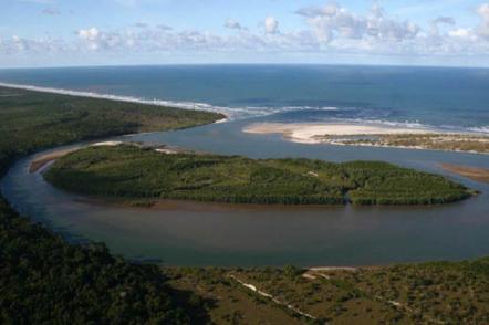 Vista aérea da Ilha de Comandatuba (Povoado Pedras de Una.) - Foto: Alvinho Moraes