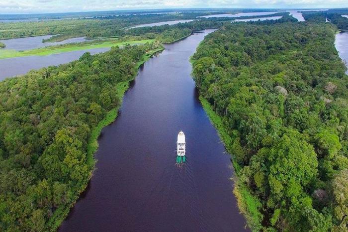 Navegando pelos rios de Novo Airão-AM - Foto- Amazônia Park Suítes