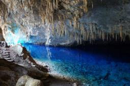 Gruta do Lago Azul (Bonito) - Foto: Sidney Michaluate (Licença CC-BY-SA 3.0)