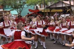 Desfile Oktoberfest - Foto: (Divulgação)