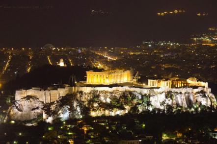 Acropolis Parthenon à noite - Foto: Christos Doudoulakis (Licença-cc-by-sa-4.0)