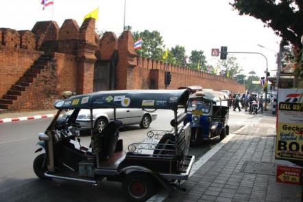 Tuk-tuk em Chiang - Foto: Rinto Jiang (Licenca-Dominio publico)