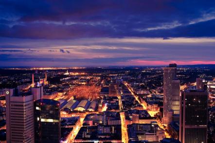 Vista aérea da cidade à noite - Foto: Photomek (Licença-cc-by-sa-2.0)