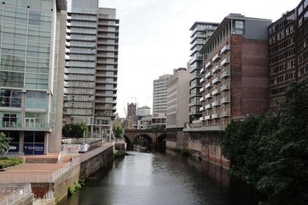 Centro da cidade e Rio Irwell - Foto: Mtz (Licença-cc-by-sa-3.0)