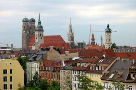 Vista da cidade velha com a Frauenkirche em segundo plano  - Foto: Jcg2006  (Licença-Dominio publico)