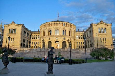 Parlamento da Noruega - Foto: Alexander Ottesen (Licença-cc-by-sa-2.0)