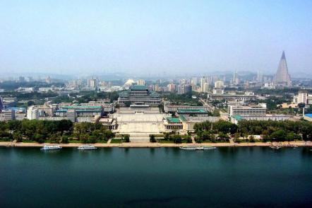 Vista panoramica de Pyongyang - Foto: Sven Unbehauen (Licença-cc-by-sa-3-0)