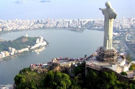 Corcovado Cristo Redentor ao fundo as Praias de Ipanema e Leblon - Foto: klaus With K - (Licença cc-by-sa-3.0)