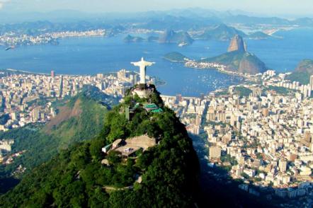 Vista aérea do Cristo Redentor do Corcovado e da Baía de Botafogo- - Foto:Rafael Rabello de Barros - (Licença cc-by-sa-3.0)