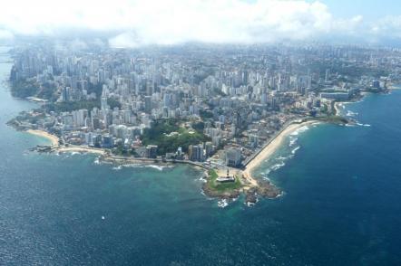 Aérea da Orla de Salvador - Foto: Andreia Brandão - Setur-Ba (Licença-cc-by-sa-3.0)