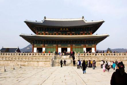 Frente do Palacio Gyeongbokgung - Foto: Marco-2000 (Licença-cc-by-sa-2-0)