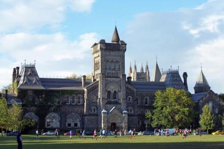 Campus central da Universidade de Toronto - Foto: Jphillips23