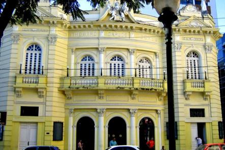 Teatro Carlos Gomes, no centro de Vitoria- Foto: Brunope (Licença-Dominio publico)